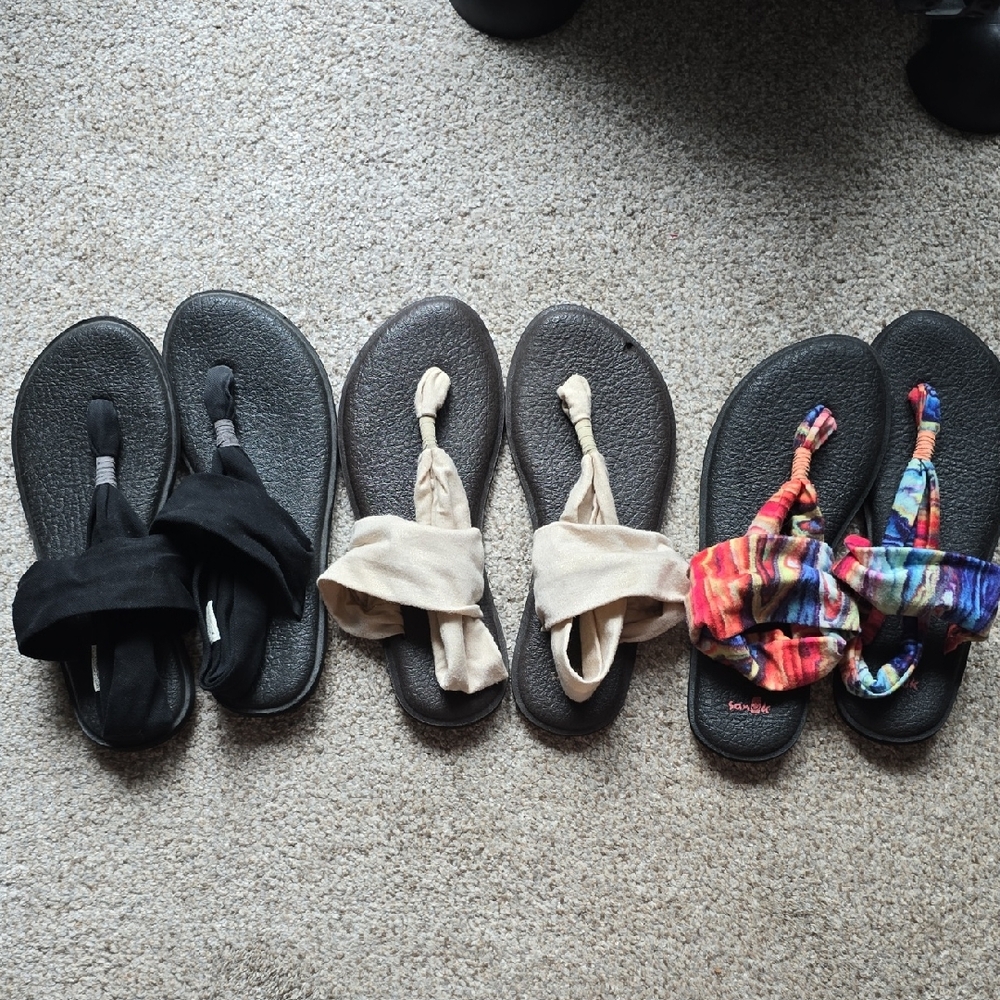 Set of Three Sanuk Sandals in Black, Beige Gold Fleck, and Multicolor SZ 8
